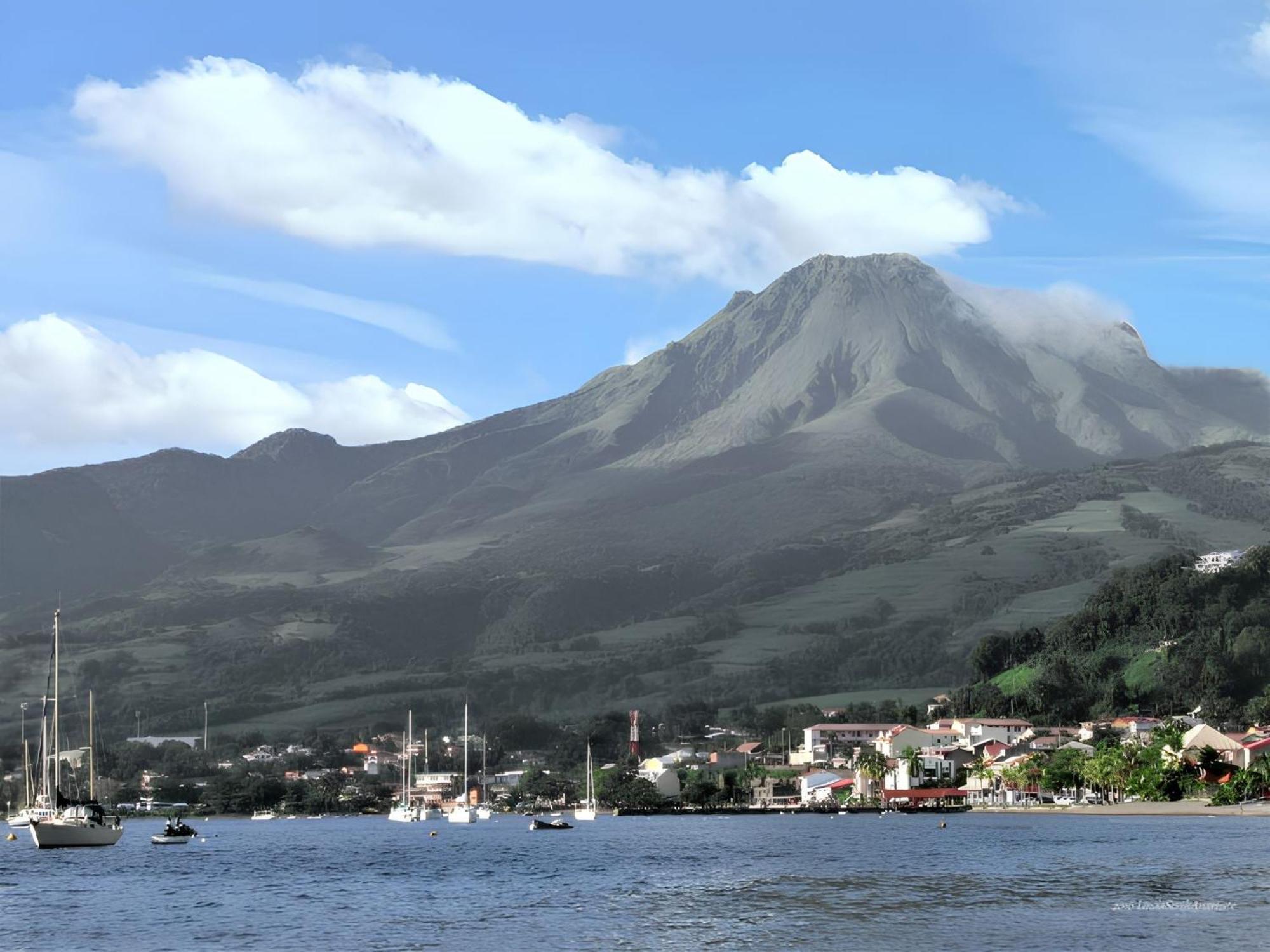 Maison De Charme A Saint-Pierre Avec Vue Sur Mer Et Montagne Exterior foto